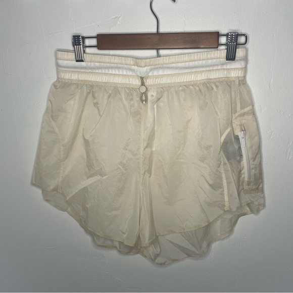 Lululemon Step Out High Rise Short 3" Traslu Water-Resistant Fabric - Picture 5 of 14